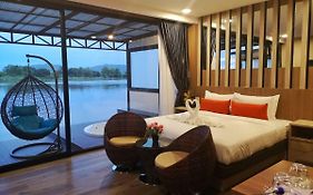 Blue Sky Raft Resort กาญจนบุรี